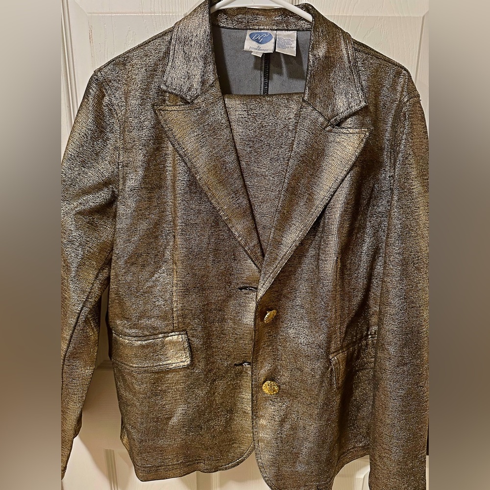 STUNNING SUIT-Stunning Diane Gilman liquid gold  metallic suit